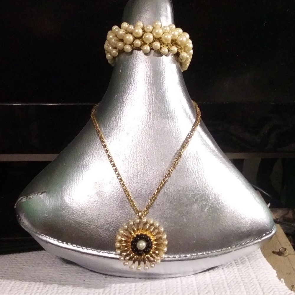 Costume jewelry set , pearl, gold